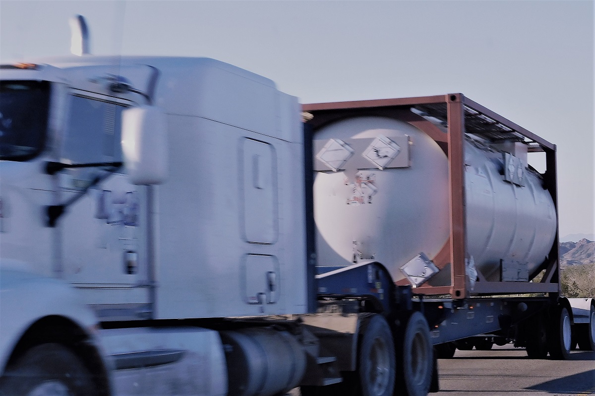 Jak wygląda transport zbiorników i silosów?