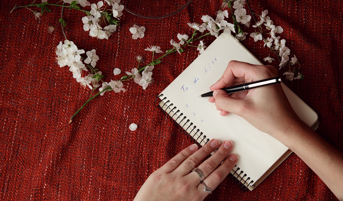 Kreatywne wykorzystanie notesów spiralowych: pomysły na dziennik, planer i notatki